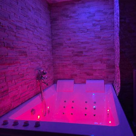 Les Nids De La Baie Bed & Breakfast Favières Dış mekan fotoğraf