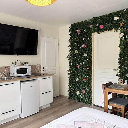 Les Nids De La Baie Bed & Breakfast Favières Dış mekan fotoğraf