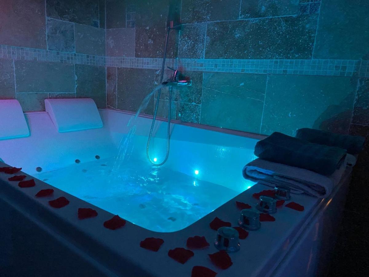 Les Nids De La Baie Bed & Breakfast Favières Dış mekan fotoğraf