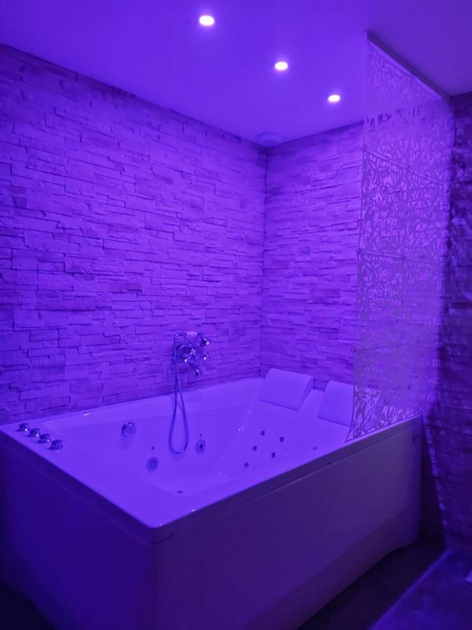 Les Nids De La Baie Bed & Breakfast Favières Dış mekan fotoğraf