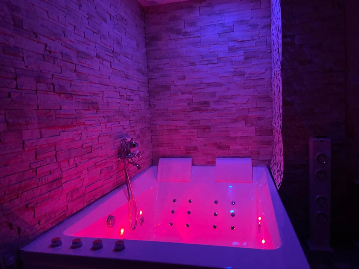 Les Nids De La Baie Bed & Breakfast Favières Dış mekan fotoğraf