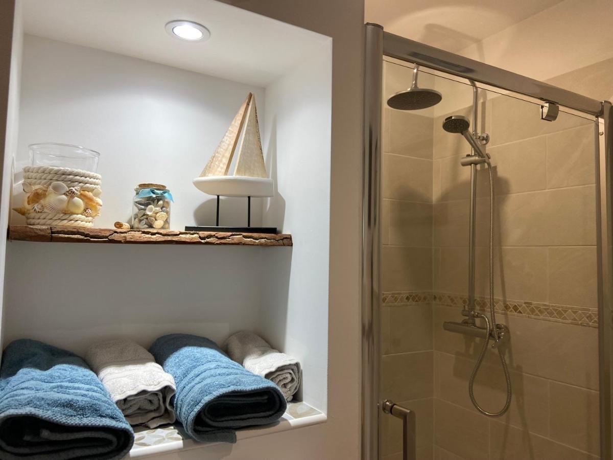 Les Nids De La Baie Bed & Breakfast Favières Dış mekan fotoğraf