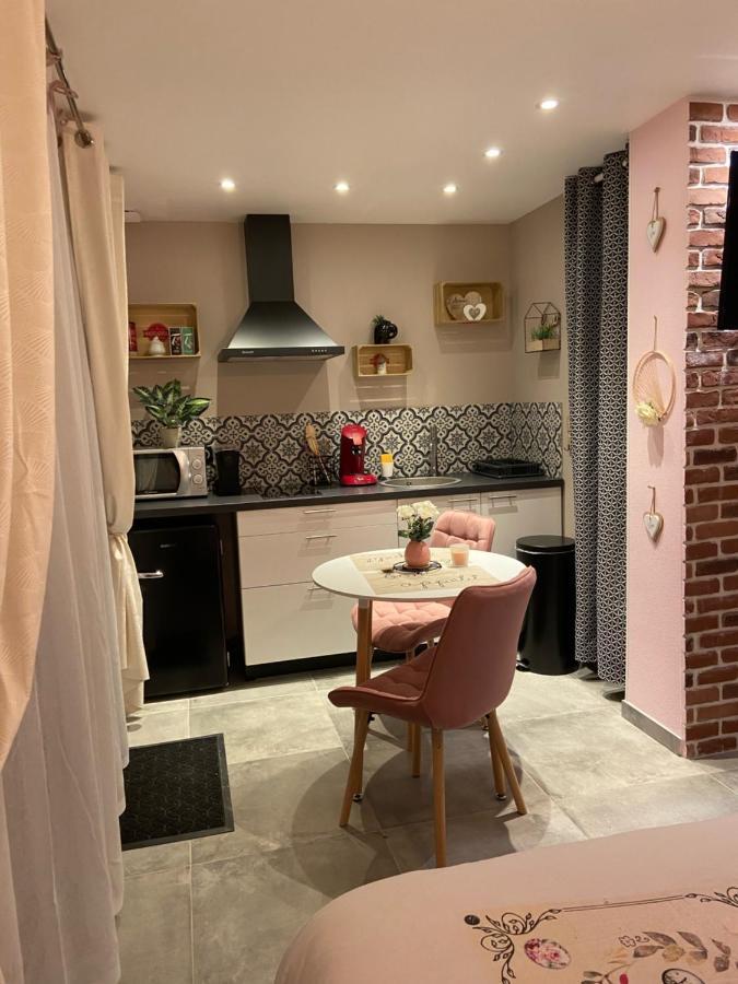 Les Nids De La Baie Bed & Breakfast Favières Dış mekan fotoğraf