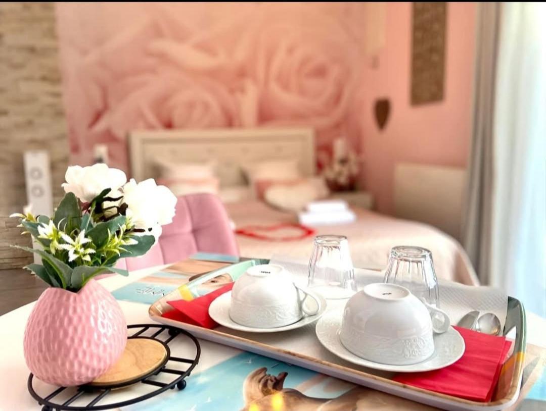 Les Nids De La Baie Bed & Breakfast Favières Dış mekan fotoğraf