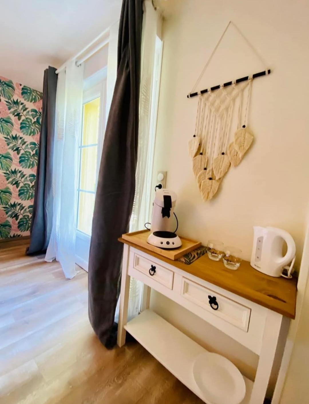 Les Nids De La Baie Bed & Breakfast Favières Dış mekan fotoğraf